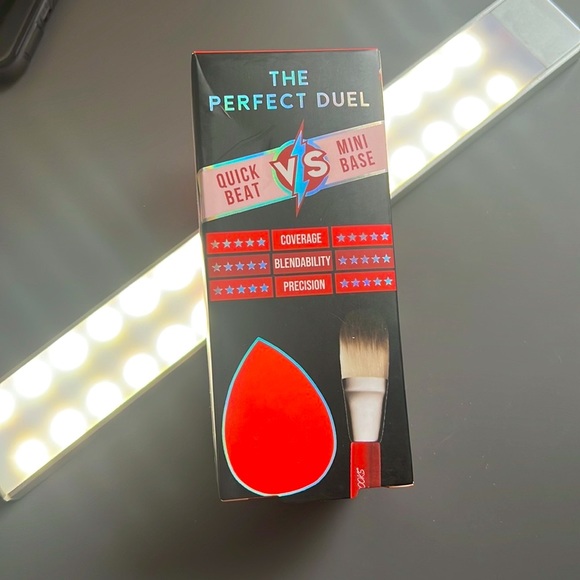 FLIRTACIOUS LOOKS® COSMETICS's The Perfect Duel (Travel Foundation Tool Set) - Picture 2 of 6